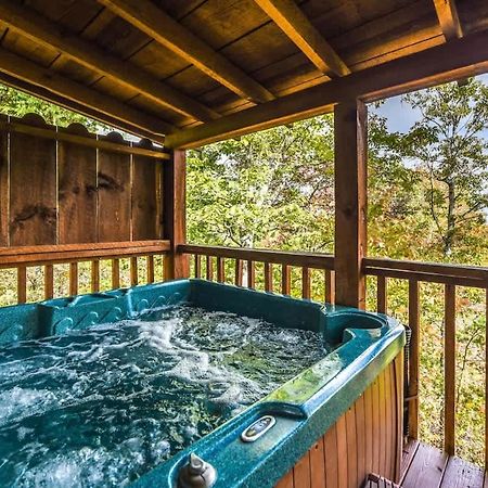 View! Cozy, Private, Fireplace, Hot Tub Log Cabin, Honeymoon! Sevierville Ngoại thất bức ảnh