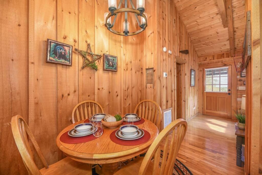 View! Cozy, Private, Fireplace, Hot Tub Log Cabin, Honeymoon! Sevierville Ngoại thất bức ảnh