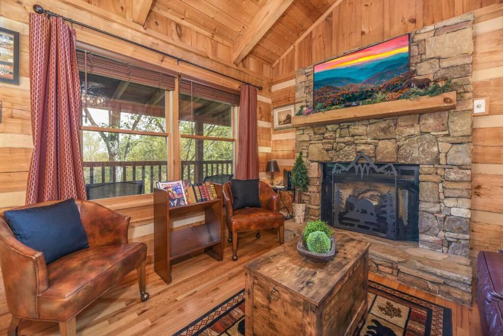 View! Cozy, Private, Fireplace, Hot Tub Log Cabin, Honeymoon! Sevierville Ngoại thất bức ảnh