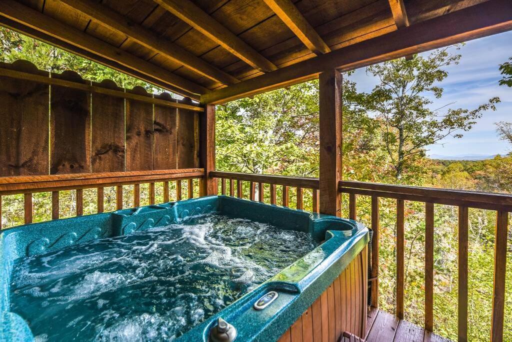 View! Cozy, Private, Fireplace, Hot Tub Log Cabin, Honeymoon! Sevierville Ngoại thất bức ảnh
