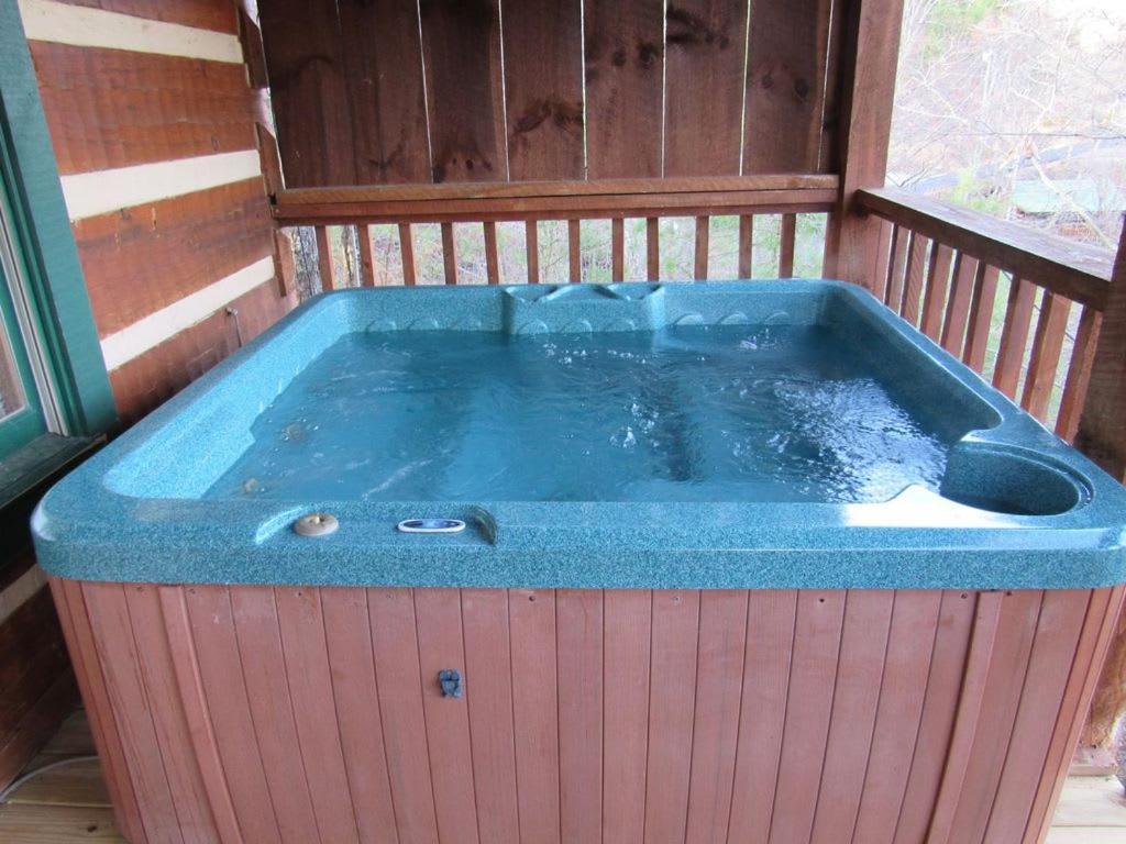 View! Cozy, Private, Fireplace, Hot Tub Log Cabin, Honeymoon! Sevierville Ngoại thất bức ảnh