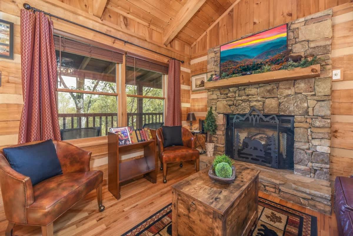 View! Cozy, Private, Fireplace, Hot Tub Log Cabin, Honeymoon! Sevierville Ngoại thất bức ảnh
