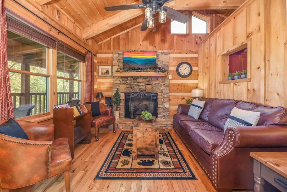 View! Cozy, Private, Fireplace, Hot Tub Log Cabin, Honeymoon! Sevierville Ngoại thất bức ảnh